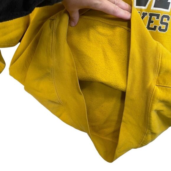 Iowa Hawkeye Sweatshirt large - Picture 10 of 15